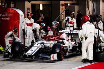 Kimi Raikkonen, Alfa Romeo Racing C38, fa uno stop