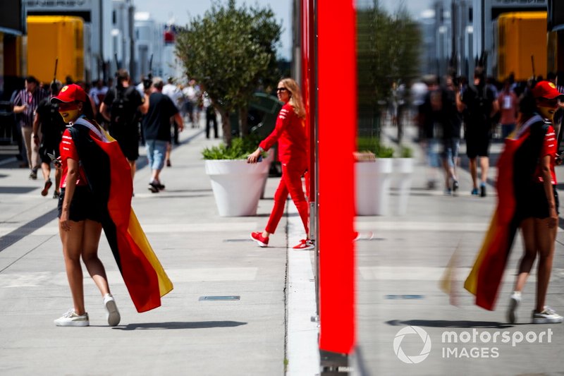 Fan Sebastian Vettel, Ferrari di paddock