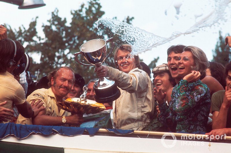 Race winner Ronnie Peterson, Team Lotus celebrates on the podium with team boss Colin Chapman