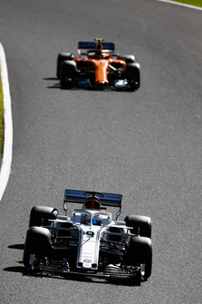 Marcus Ericsson, Sauber C37, leads Stoffel Vandoorne, McLaren MCL33