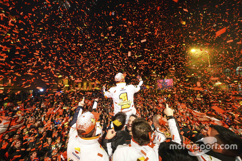 Marc Márquez, Repsol Honda Team, fête son cinquième titre MotoGP à Cervera