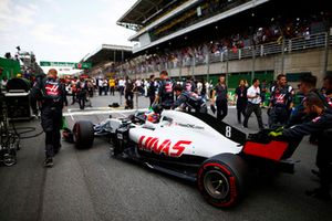 Romain Grosjean, Haas F1 Team VF-18, arriveert op de grid