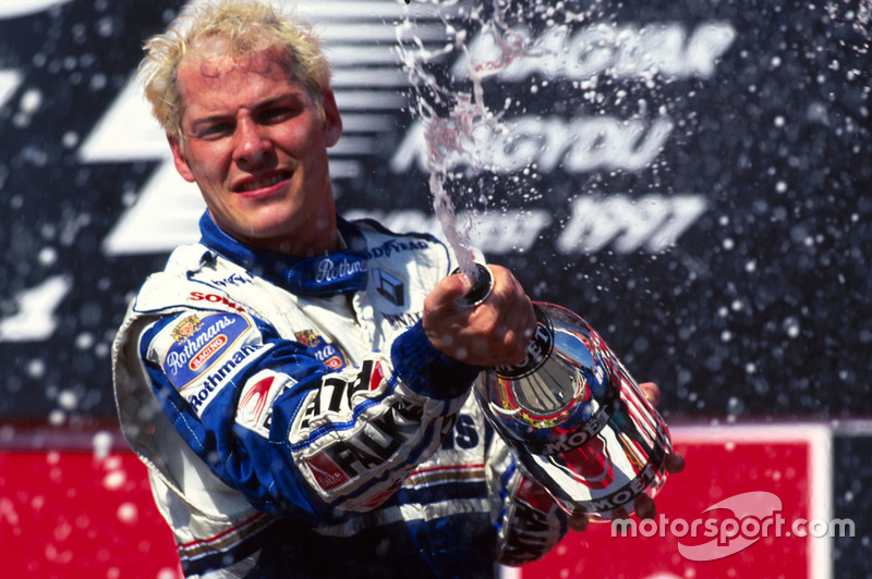 Jacques Villeneuve (CDN) Williams celebrates victory