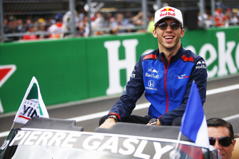 Pierre Gasly, Scuderia Toro Rosso, pilotlar geçit töreninde