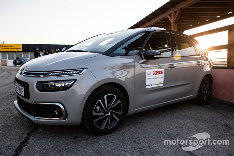 II Curso de Conducción y Nuevas Tecnologías BOSCH - Motor1.com España - Motorsport.com