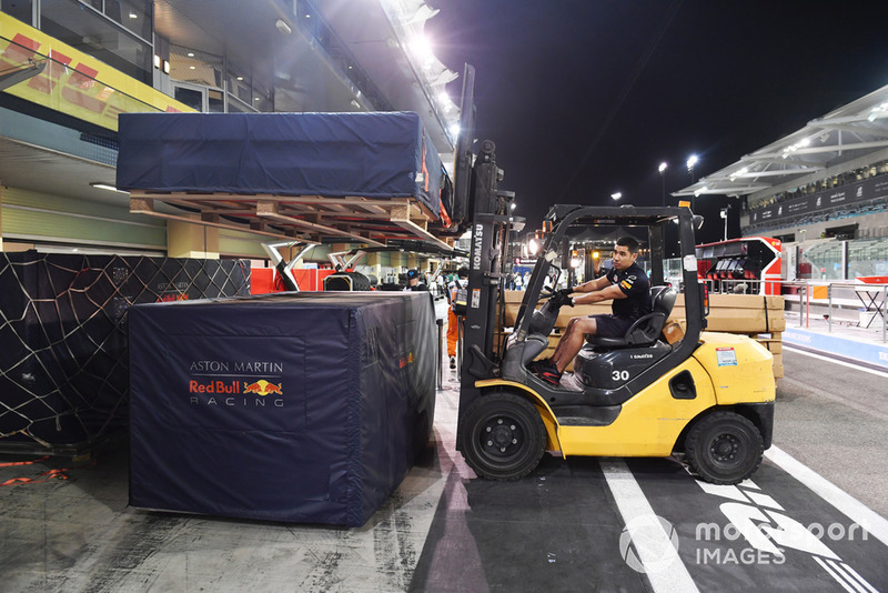 Red Bull Racing montacargas y carga