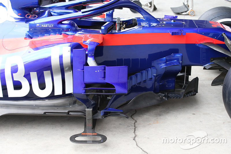 Toro Rosso STR13: ecco il nuovo bargeboard collegato ai diversi deviatori di flusso