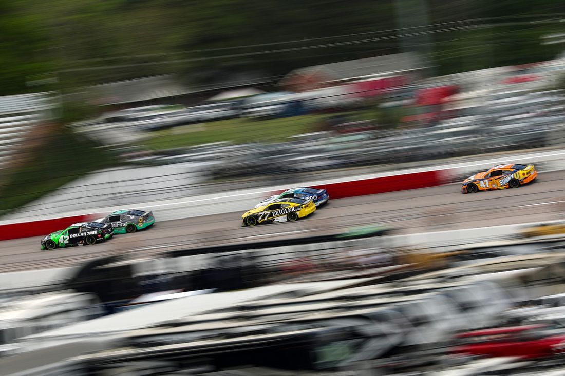 John Hunter Nemechek, LEGACY MOTOR CLUB Toyota, Carson Hocevar, Spire Motorsports Chevrolet, Ricky Stenhouse Jr, Hyak Motorsports Chevrolet