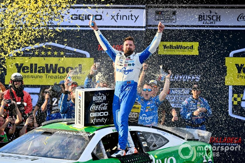 Ricky Stenhouse Jr, JTG Daugherty Racing, Kroger Health/Palmolive Chevrolet Camaro