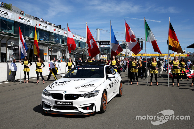 Saftey car with Grid girls