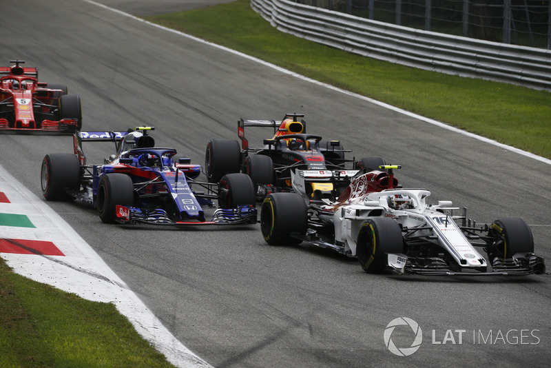 Charles Leclerc, Sauber C37 devant Pierre Gasly, Scuderia Toro Rosso STR13 et Daniel Ricciardo, Red Bull Racing RB14