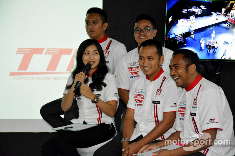 Pembalap Toyota Team Indonesia: Demas Agil, Anjasara Wahyu, Alinka Hardianti, Adrianza Yunial, Harri Darma Manoppo