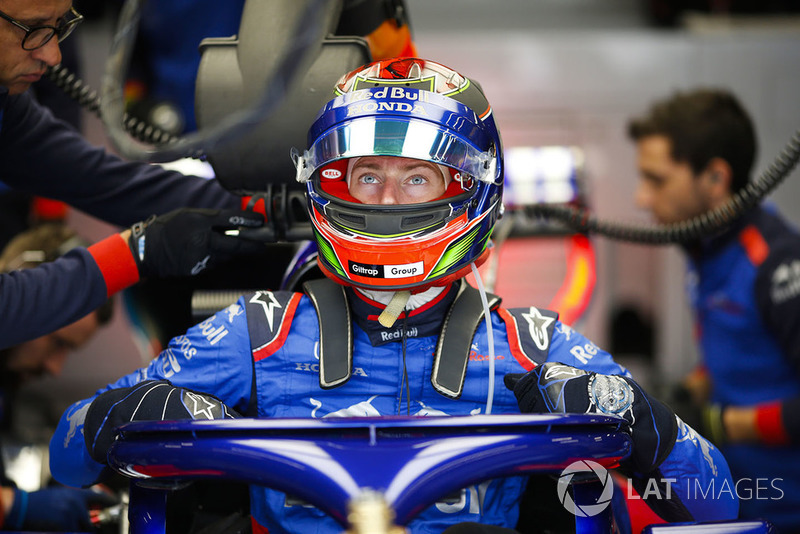 Brendon Hartley, Toro Rosso, enters his cockpit