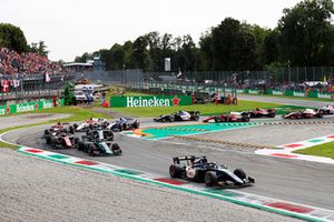 Artem Markelov, RUSSIAN TIME ;eads from Alexander Albon, DAMS. At the first corner