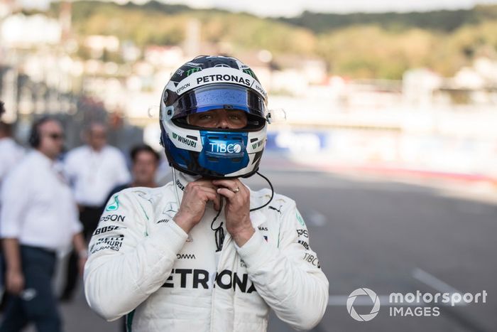 Ganador de la pole Valtteri Bottas, Mercedes AMG F1