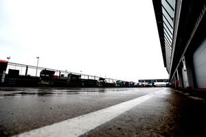 Boxengasse in Silverstone