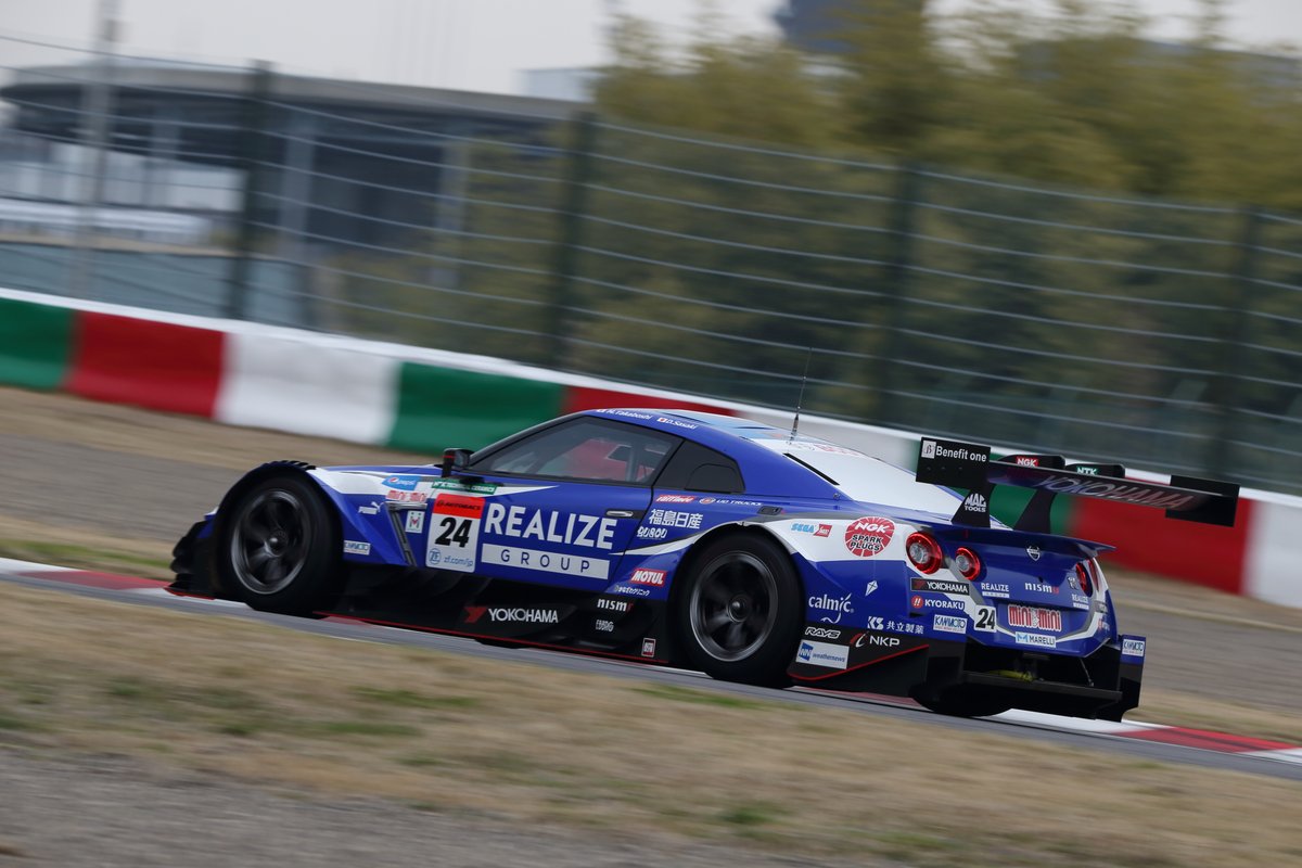 #24 リアライズコーポレーション ADVAN GT-R