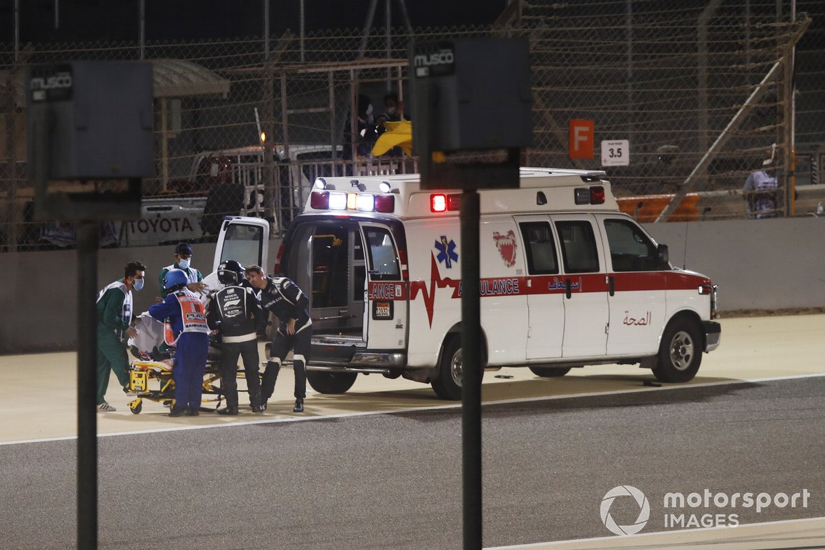 Medical delegates assist Romain Grosjean, Haas F1, after his first lap crash