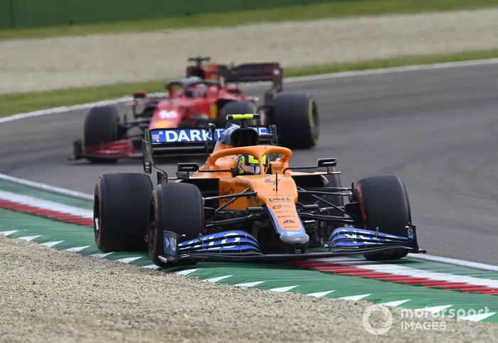 Lando Norris, McLaren MCL35M, Charles Leclerc, Ferrari SF21