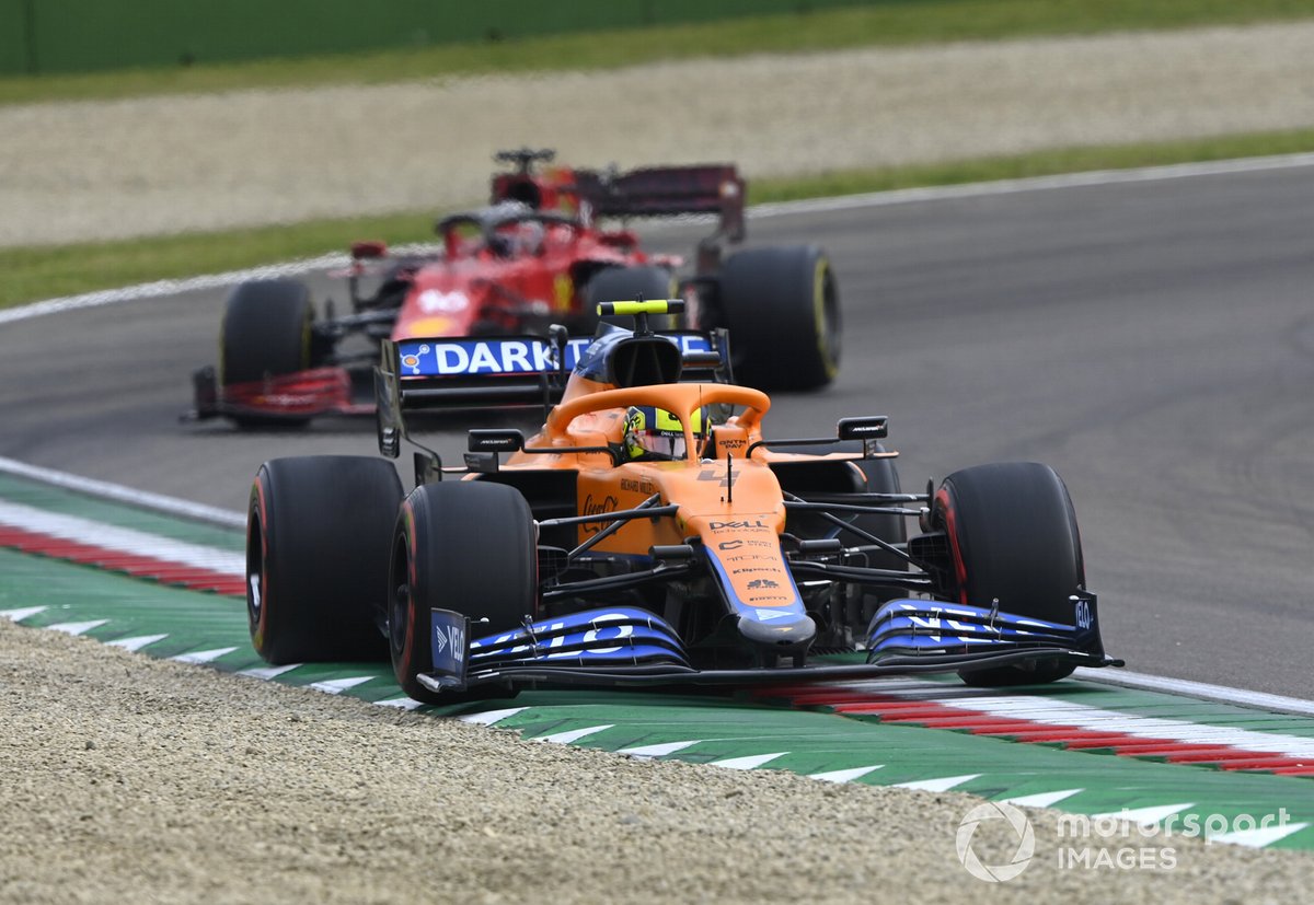 Lando Norris, McLaren MCL35M, Charles Leclerc, Ferrari SF21