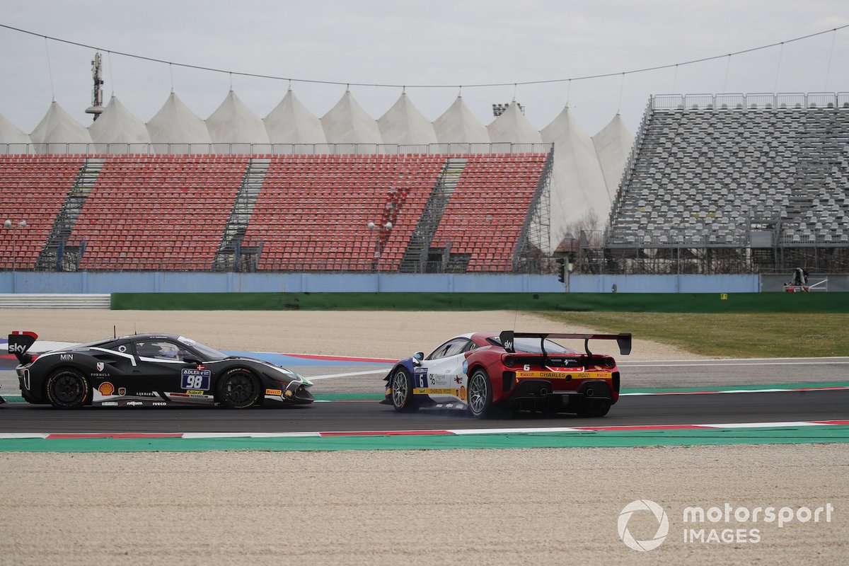 La partenza di Gara1 del Trofeo Pirelli