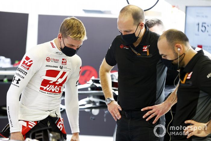 Mick Schumacher, Haas F1, con Gary Gannon