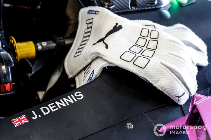 Gloves of Jake Dennis, BMW I Andretti Motorsport