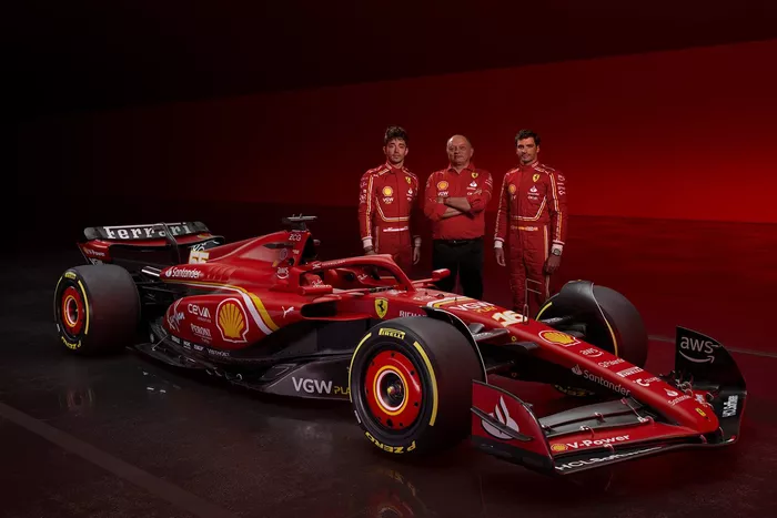 Charles Leclerc, Frederic Vasseur, Team Principal e Direttore Generale, Scuderia Ferrari, Carlos Sainz, Ferrari