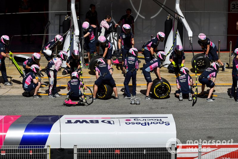 La pit crew Racing Point