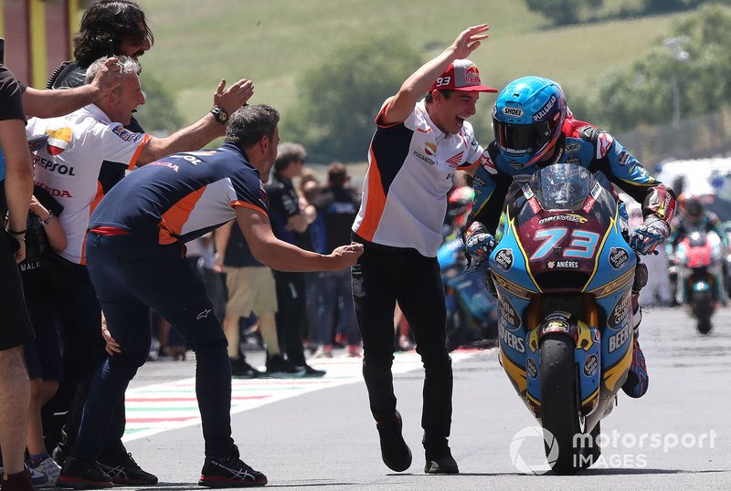 Yarış galibi Alex Marquez, Marc VDS Racing ve Marc Marquez, Repsol Honda Team