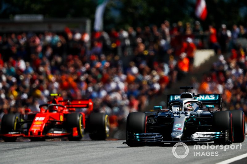 Lewis Hamilton, Mercedes AMG F1 W10 y Charles Leclerc, Ferrari SF90