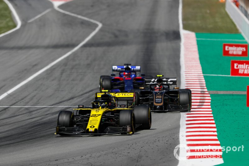 Nico Hulkenberg, Renault R.S. 19, leads Kevin Magnussen, Haas F1 Team VF-19, and Daniil Kvyat, Toro Rosso STR14