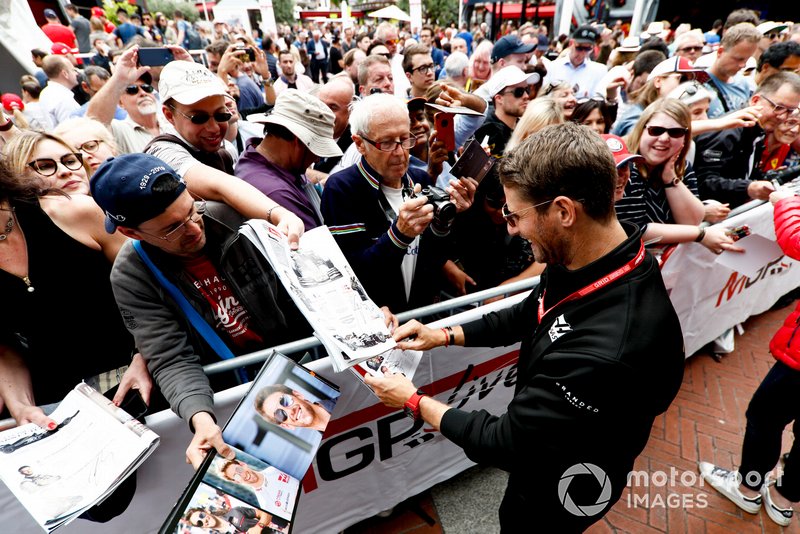 Romain Grosjean, Haas F1 signs a autograph for a fan