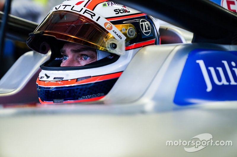 Edoardo Mortara, Venturi Formula E, Venturi VFE05, seduto sulla sua monoposto