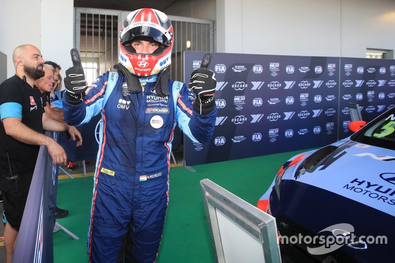 Race winner Norbert Michelisz, BRC Hyundai N Squadra Corse Hyundai i30 N TCR