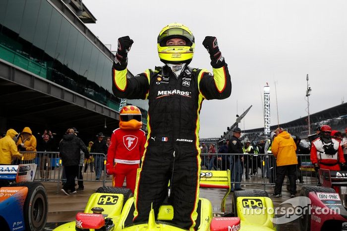 Ganador de la carrera Simon Pagenaud, Team Penske Chevrolet
