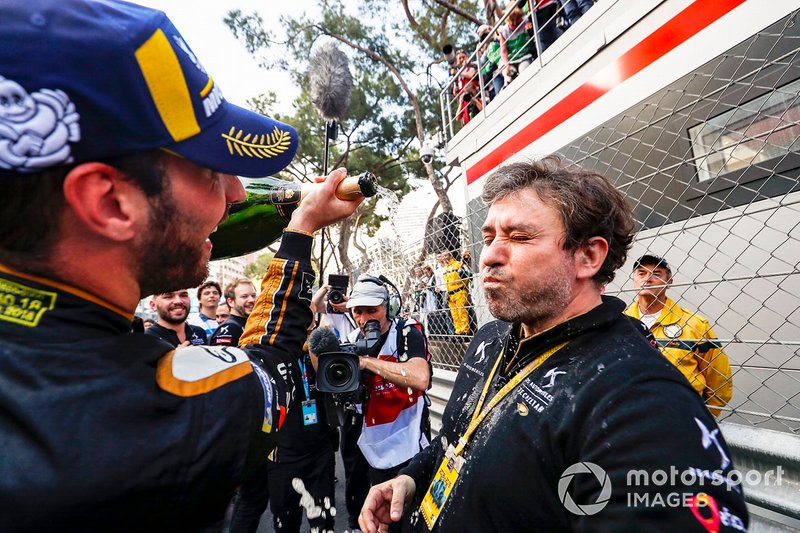 Jean-Eric Vergne, DS TECHEETAH celebrates victory in parc ferme with his team