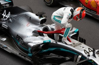 Lewis Hamilton, Mercedes AMG F1, 1e plaats, viert feest in Parc Ferme