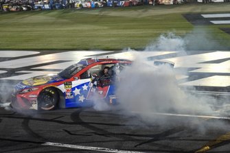 Martin Truex Jr., Joe Gibbs Racing, Toyota Camry Bass Pro Shops / TRACKER ATVs & Boats / USO