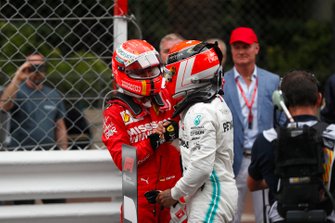 Lewis Hamilton, Mercedes AMG F1, 1e plaats, met Sebastian Vettel, Ferrari, 2e plaats