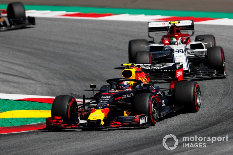 Pierre Gasly, Red Bull Racing RB15, Antonio Giovinazzi, Alfa Romeo Racing C38