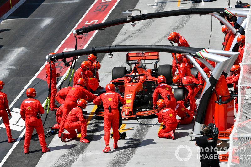 Sebastian Vettel, Ferrari SF90 en pits