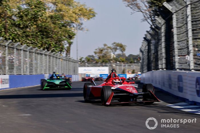 Jake Dennis, Andretti Autosport, Porsche 99 X Electric Gen3, Sebastien Buemi, Envision Racing, Jaguar I-TYPE 6