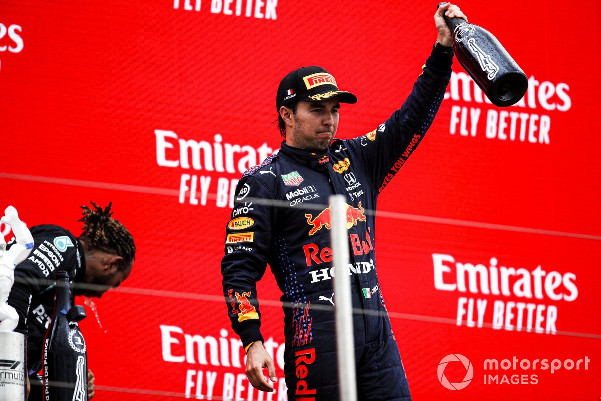 Podio: tercer lugar Sergio Pérez, Red Bull Racing