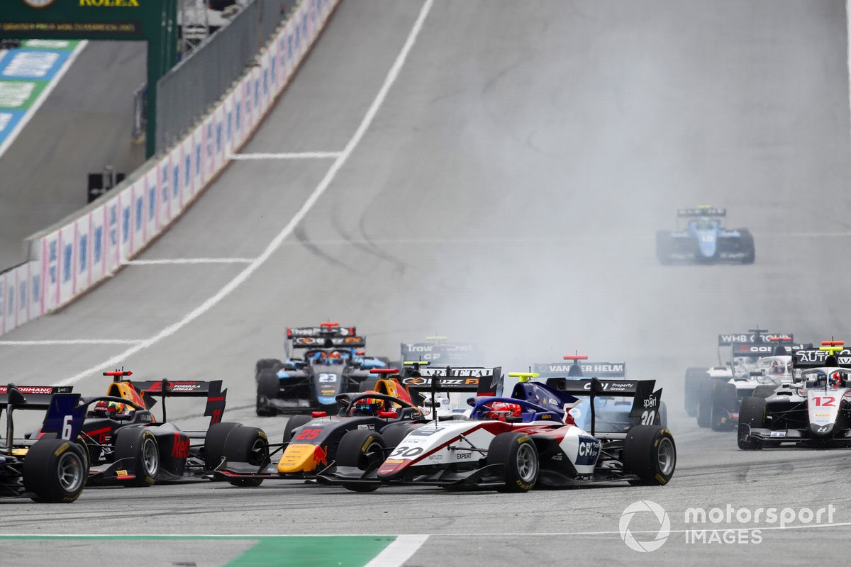 Salida de la carrera 3 de la FIA F3 2021 en Red Bull Ring