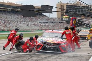 Kyle Busch, Joe Gibbs Racing, Toyota Camry Skittles Gummies
