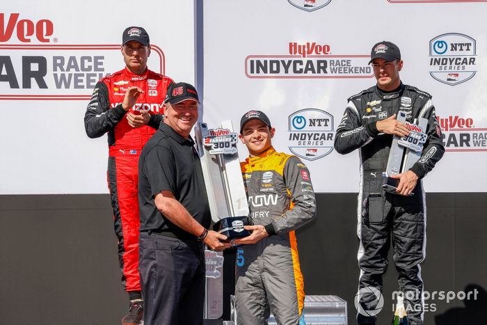 Podio:  Will Power, Team Penske Chevrolet,  Scott McLaughlin, Team Penske Chevrolet,  Patricio O'Ward, Arrow McLaren SP Chevrolet, en el podio