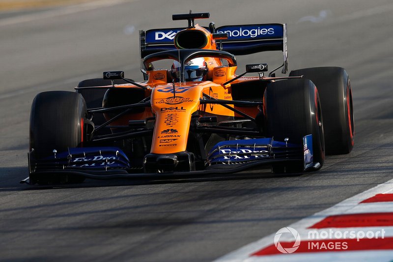 Carlos Sainz Jr., McLaren MCL34, con dei vortici accanto all'ala posteriore