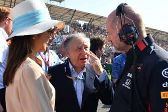 Jean Todt, FIA Başkanı, Michelle Yeoh, Adrian Newey, Teknik Şef, Red Bull Racing