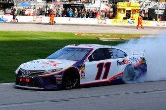 Yarış galibi Denny Hamlin, Joe Gibbs Racing, Toyota Camry FedEx Office